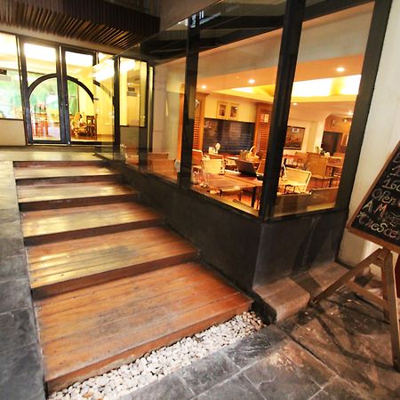 The Residence Rajtaevee Hotel Bangkok Exterior foto