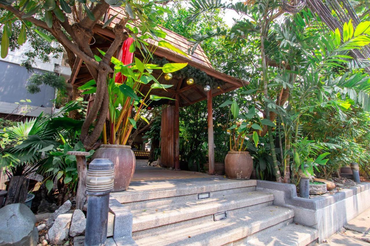 The Residence Rajtaevee Hotel Bangkok Exterior foto